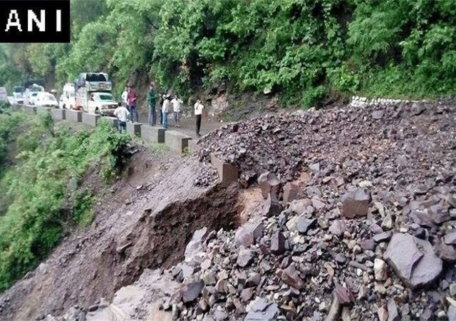 उत्तराखंड मे तेज बारिश, बादल फटने से 30 लोगों की मौत की आशंका