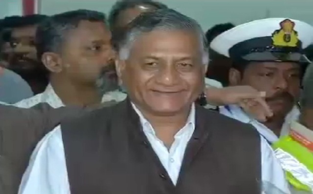 सूडान में फंसे भारतीयों को लेकर पहला विमान आज सुबह तिरुअनंतपुरम पहुंचा