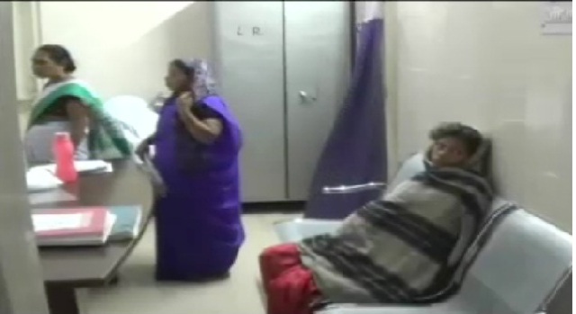 नरसिंहपुर: नर्स की गैरमौजूदगी में स्वीपर कराती है प्रसूता की डिलीवरी