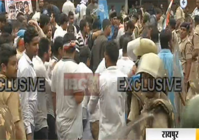 रायपुर: NSUI की परिवर्तन रैली के दौरान पुलिस के साथ झड़प, ट्रैफिक व्यवस्था से आम लोगों को हुई परेशान