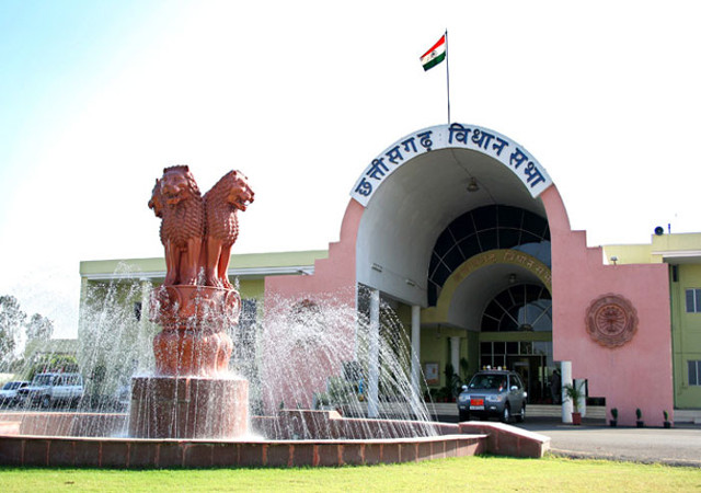 CG: विस में विपक्ष ने फसल बीमा और अमृत दूध योजना पर सरकार को घेरा
