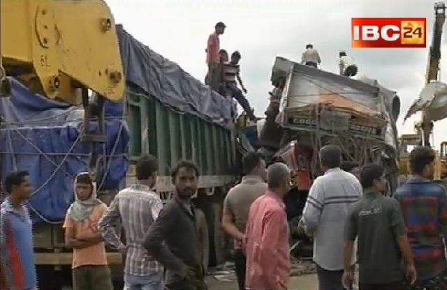 आरंग: दो ट्रकों की भिड़ंत, दोनों ट्रक चालकों की मौत