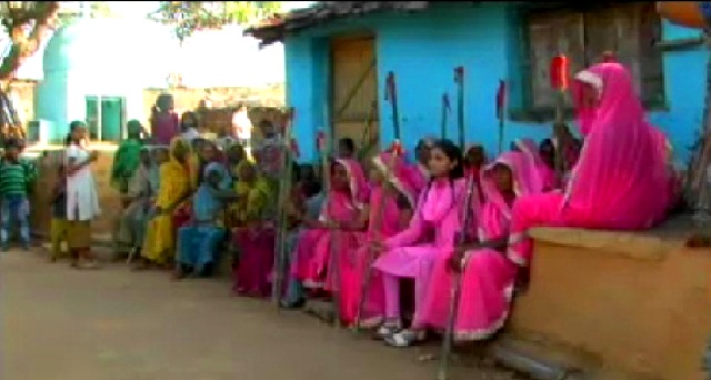 सागर: जिला पंचायत सदस्य ने बनाया एंटी वाइन स्क्वॉड, शराब के खिलाफ जागरुकता फैलाती हैं सदस्य