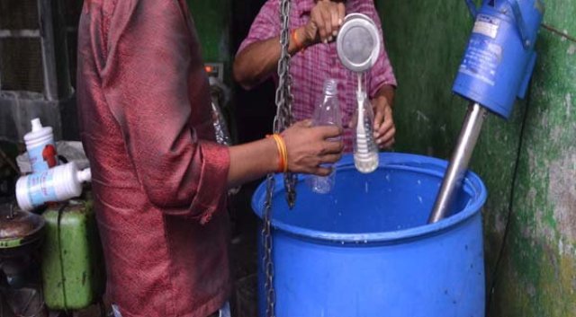 मप्र: मुरैना के बानमौर इलाके में नकली दूध की फैक्ट्री का पर्दाफाश