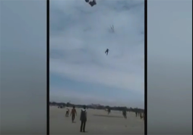 Video: 60 मीटर ऊंचाई से नीचे गिरा पैरासेलिंग कर रहा शख्स, मौत