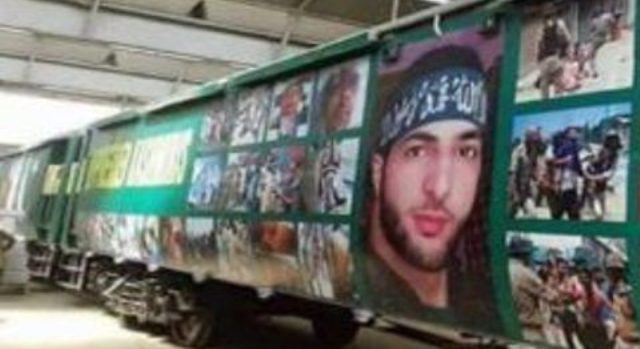 पाकिस्तान ने आजादी स्पेशल ट्रेन को आतंकी बुरहान की तस्वीरों से लदा