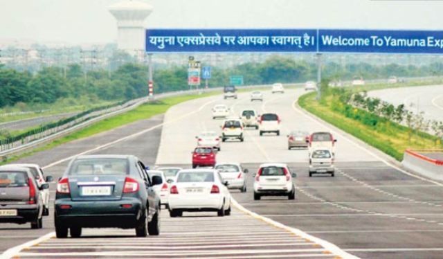 यमुना एक्सप्रेस वे पर दो हादसे में 8 लोगों की मौत