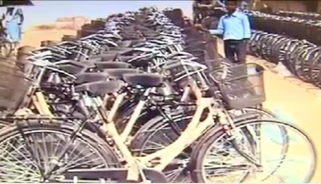 मप्र सरकार अब छात्राओं को पैसे की जगह सीधे साइकिल खरीदकर देगी
