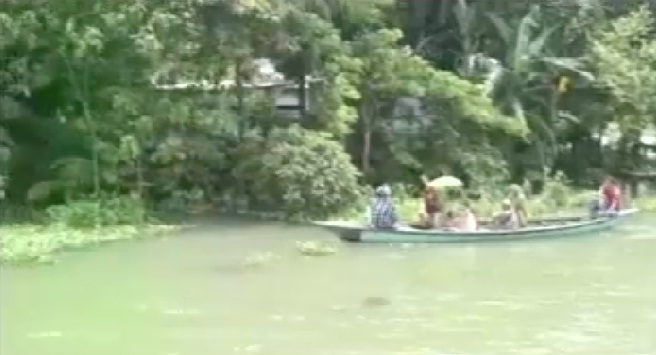 बिहार में बाढ़ का कहर, खतरे के निशान से उपर बह रही हैं नदियां