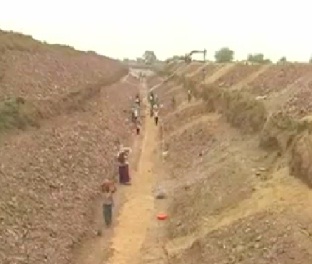 हैदराबाद: तेलंगाना राज्य के खमम्म जिले में नहर में गिरी बस, 10 लोगों की मौत