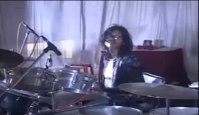 इंदौर की बेटी सृष्टी ने 24घंटे लगातार ड्रम बजाकर मेक्सिको की सोफिया का रिकॉर्ड तोड़ा