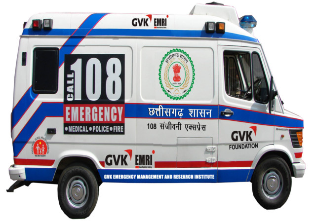108 और 102 एंबुलेंस के कर्मचारियों ने बहाली को लेकर किया प्रदर्शन