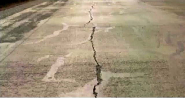 सिमगा से कवर्धा तक 407 करोड़ की लागत से बन रहे सड़क पर सवाल,निर्माण के दौरान सड़क पर पड़े दरार