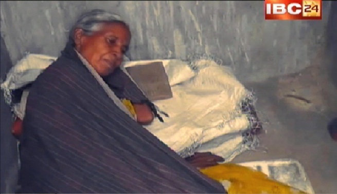 बुढ़ापे में अपनो ने छोड़ा …तो शौचालय को बनाया आशियां