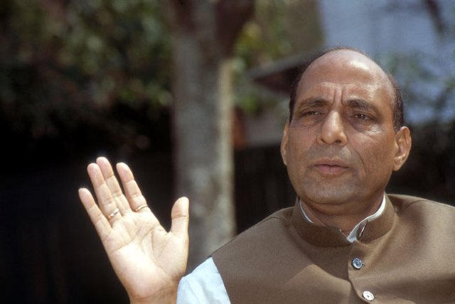 गृहमंत्री राजनाथ सिंह ने पीएम मोदी को कश्मीर के हालात से अवगत कराया