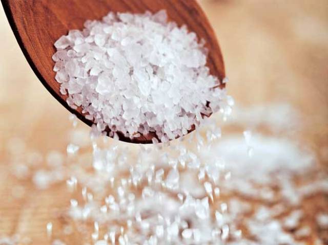 चीनी की मिठास होगी कम, सरकार ने बढ़ाए शक्कर के दाम