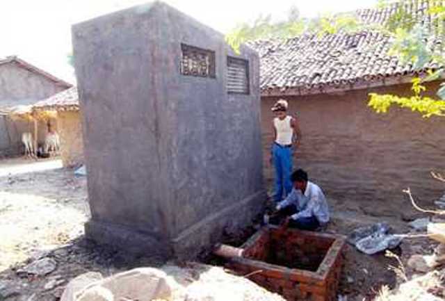 बालोद: डौंडीलोहारा इलाके में शौचालय निर्माण में धांधली, कलेक्टर से की शिकायत