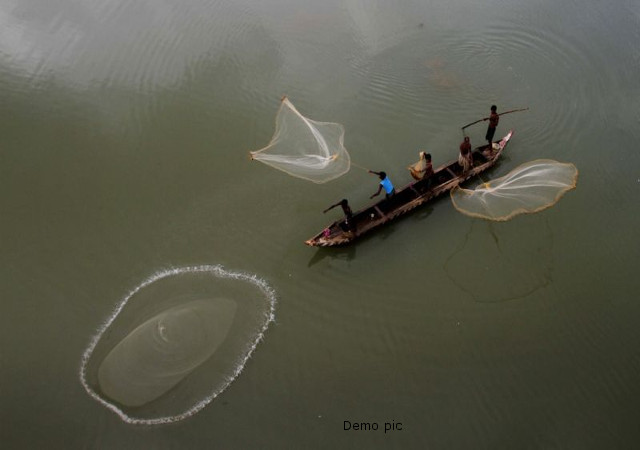 महानदी की तेज धार में 12 घंटे तक फंसी रही युवती, मछुआरों ने बचाई जान