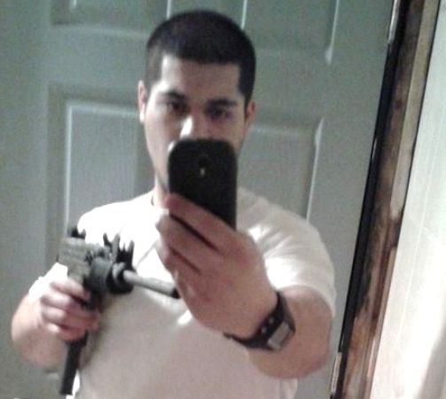 सेल्फी ले रहे युवक को पुलिस ने मार गिराया