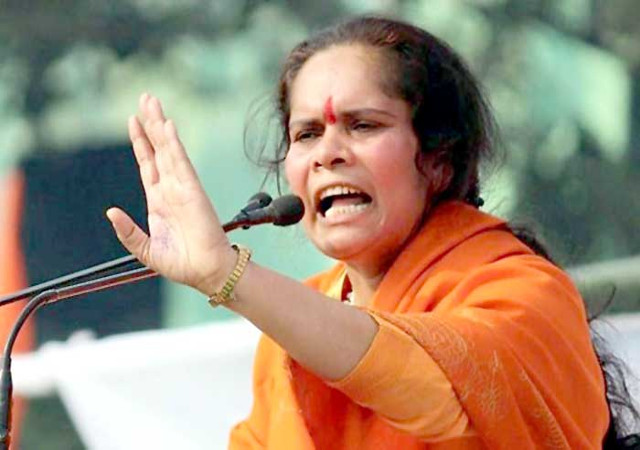 साध्वी प्राची के विवादित बोल, पाक ‘समर्थन’ पर भी बरसीं