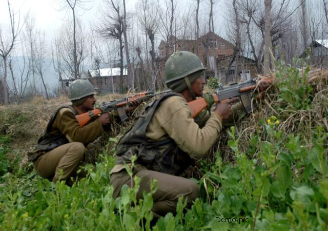 कश्मीरः सरकारी बिल्डिंग में आतंकियों के छुपे होने की सूचना, फायरिंग