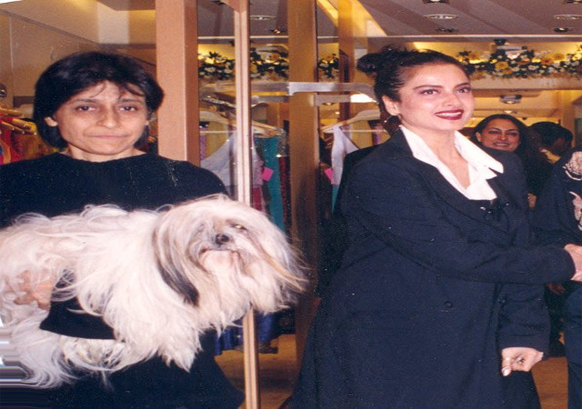 किताब में दावा-  रेखा का इस महिला के साथ हैं सेक्‍शुअल संबंध!