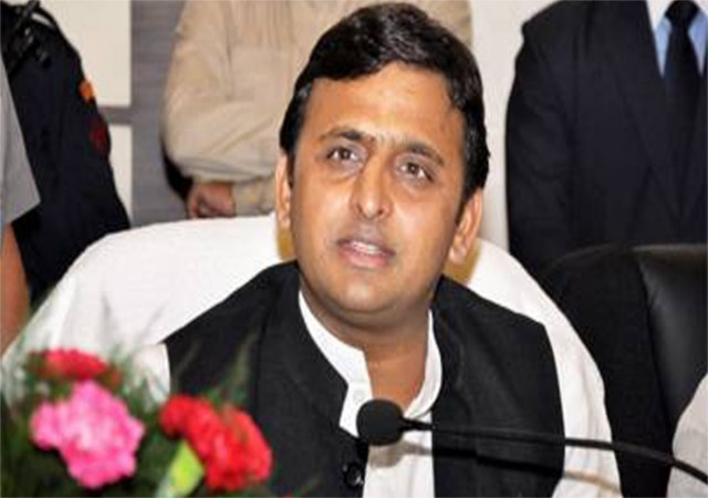 अखिलेश ने चाचा शिवपाल सहित 4 मंत्रियों को किया बर्खास्त, रामगोपाल सपा से निष्कासित