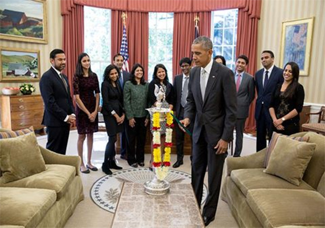अमेरिका के राष्ट्रपति ओबामा ने मनाई दीपावली, ऑफिस में जलाया दीप