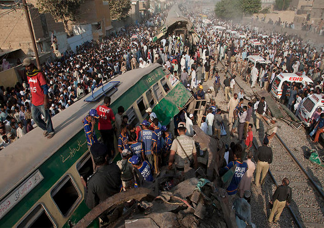 पाकिस्तानः दो पैसेंजर ट्रेन आपस में टकराईं, 17 की मौत