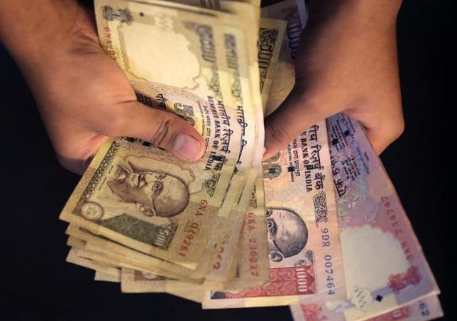मध्यप्रदेश और छत्तीसगढ़ में कई जगहों पर बैंको और ATM में लोग रहे परेशान