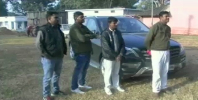 जशपुर:  रियल स्टेट कारोबारी के मर्सिडीज कार से 26 लाख 50 हजार जब्त