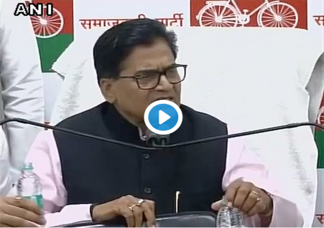 प्रेस कॉन्फ्रेंस में भावुक हुए रामगोपाल यादव, कहा- मैं आज भी स्वयं को सपा का हिस्सा मानता हूं