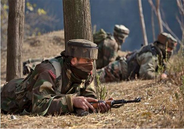 जम्मू- कश्मीर में आतंकियों के साथ मुठभेड़, पुलिसकर्मी शहीद