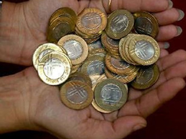 नई दिल्ली: 20 हजार रुपये निकालने गए शख्स को बैंक ने थमाया 10-10 रू के 15 किलो सिक्के