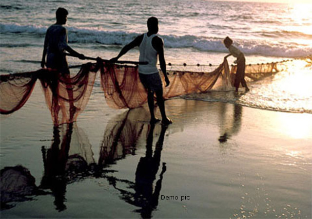 श्रीलंका की नौसेना ने 11 भारतीय मछुआरों को पकड़ा