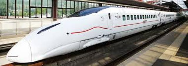 बुलेट ट्रेन के लिए देश में पर्याप्त पैसा नहीं: पाक रेल मंत्री ख्वाजा रफीक