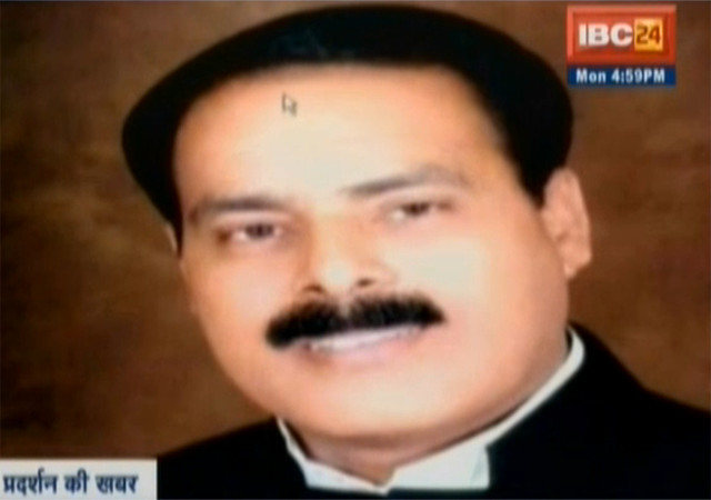 ग्वालियरः नोटबंदी के लेकर प्रदर्शन के दौरान कांग्रेस नेता दर्शन सिंह को हार्ट अटैक, निधन