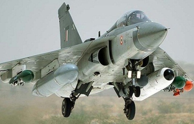 भारतीय फाइटर प्लेन तेजस का नेवी वर्जन रिजेक्ट, ज्यादा वजन होने से आपरेशन में आ रही थी दिक्कत