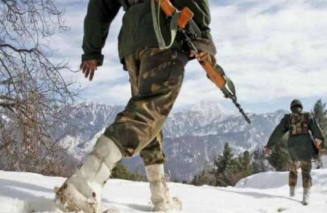 चीनी सैनिक शिनजियांग इलाके में अक्साई चीन सीमा के पास बड़ा सैन्य अभ्यास में जुटे…