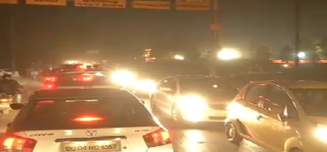 रायपुर: शादी के चलते वीआईपी रोड पर लगने वाले जाम से निजात नहीं मिल पा रही है…