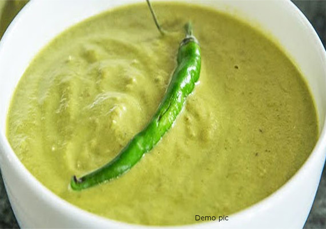 जब चिली सॉस का बॉटल खोला तो उड़ गए युवक के होश