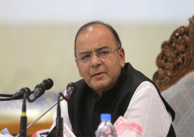 कारोबारियों को मिली राहत, जेटली का ऐलान- डिजिटल पेमेंट पर 2 फीसदी टैक्स की छूट