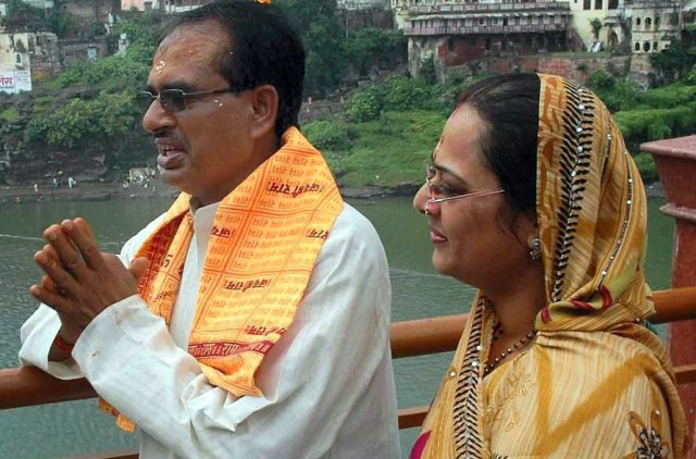 मंडला: CM शिवराज अपनी पत्नी के साथ नर्मदा यात्रा में हुए शामिल