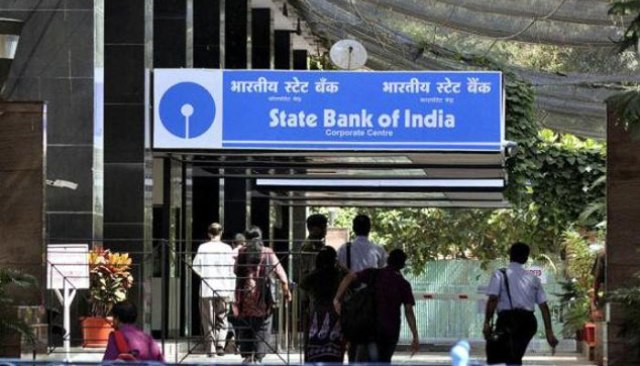नोटबंदी के बाद से 60 लोग और कंपनियों ने बैंकों में 7 लाख करोड़ पुराने नोट जमा कराए