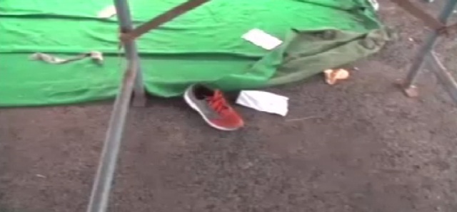 दिल्ली: CM अरविंद केजरीवाल पर एक सभा के दौरान एक शख्स ने फेंका जूता