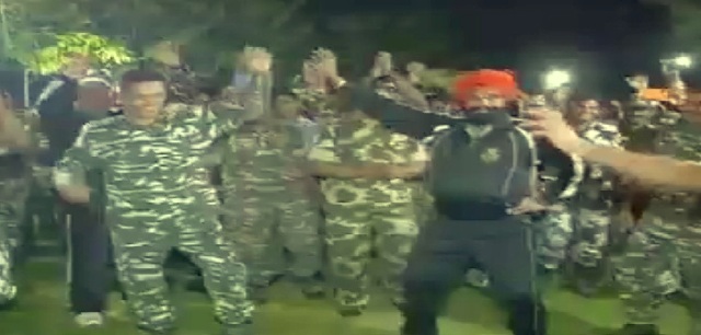 दंतेवड़ा: CRPF के जवानो ने ज़ोरशोर से मनाया नए साल का जश्न