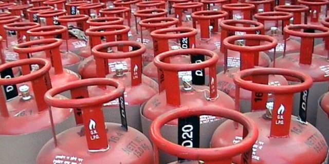 पेट्रोल, डीजल के बाद अब LPG सिलेंडर की ऑनलाइन बुकिंग और पेमेंट पर 5 रुपये की छूट मिलेगी…