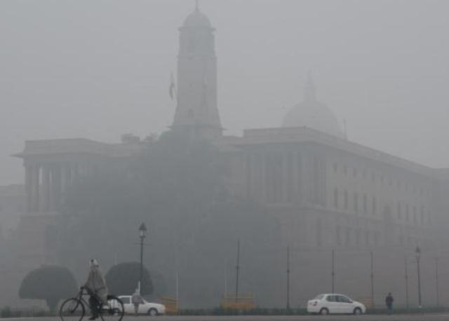 दिल्ली में हुई बारिश से लुढ़का पारा…