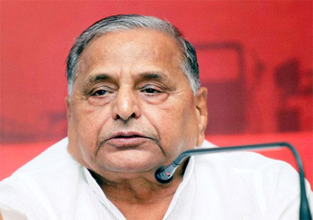UP: आजम खान को CM पद का उम्मीदवार बना सकते हैं मुलायम सिंह यादव