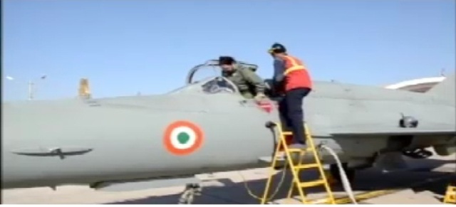 वायुसेनाध्यक्ष बीएस धनोआ ने बाड़मेर में एयर फोर्स की तैयारियों का जायज़ा लिया